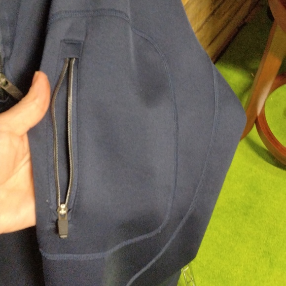 UNTUCKit Navy long sleeve pull over size Medium. - Picture 6 of 7